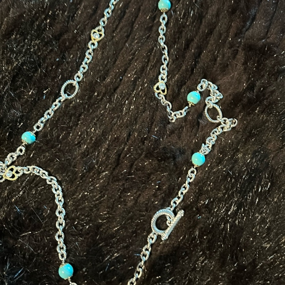 Really nice necklace with toggle turquoise